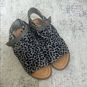 Gray leopard sandals